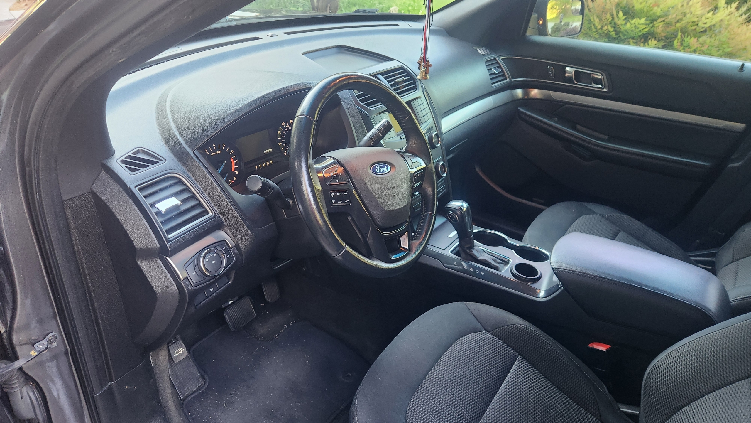 2018 Ford Explorer XLT thumbnail 2