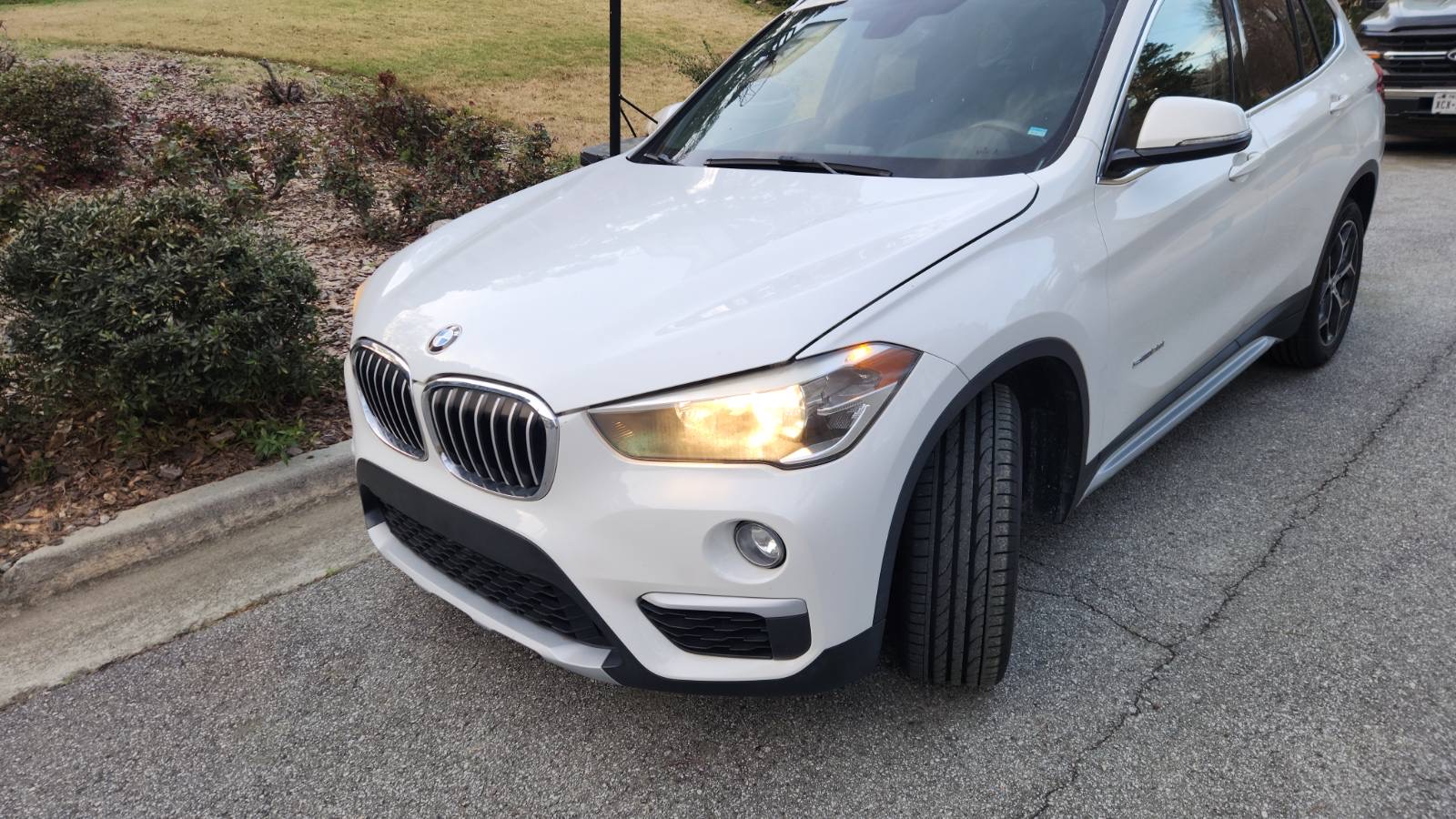 2017 BMW X1 sDrive28i thumbnail 2