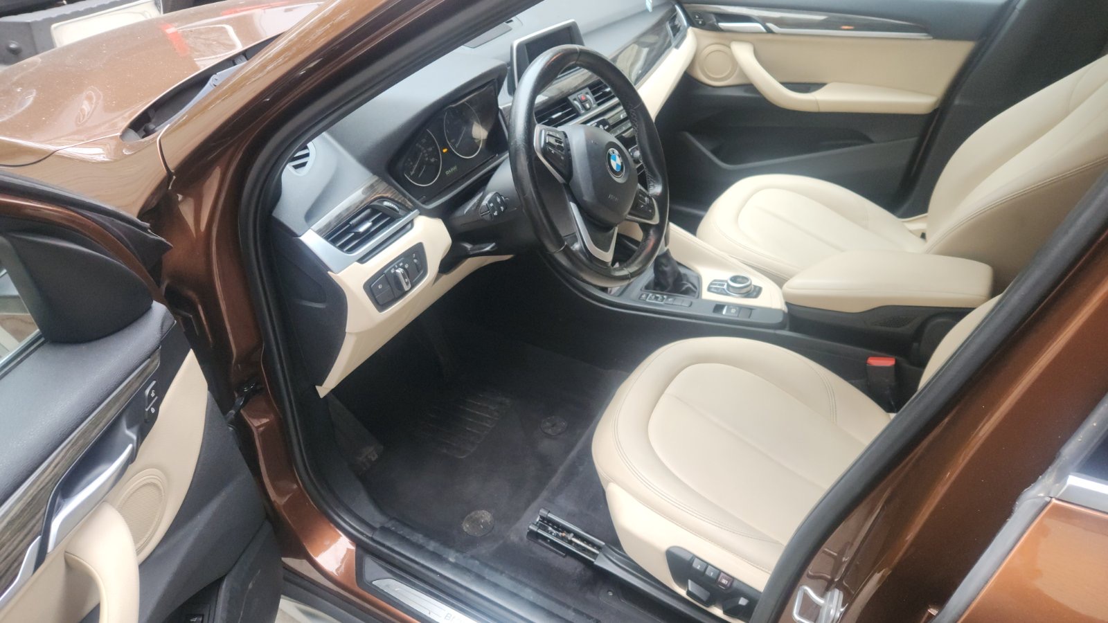 2017 BMW X1 sDrive28i XLINE thumbnail 4
